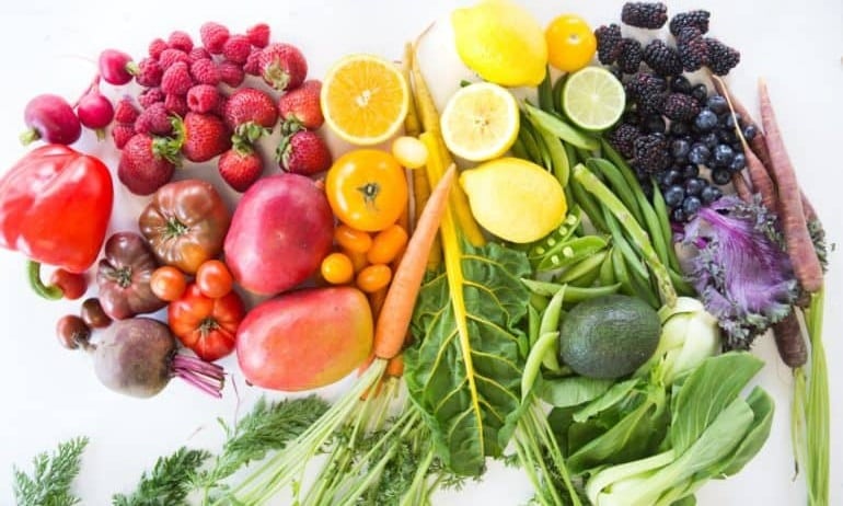 Where to find fresh fruits and vegetables at low prices in Dubai?