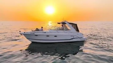Private Luxury Yacht Cruise in 35FT